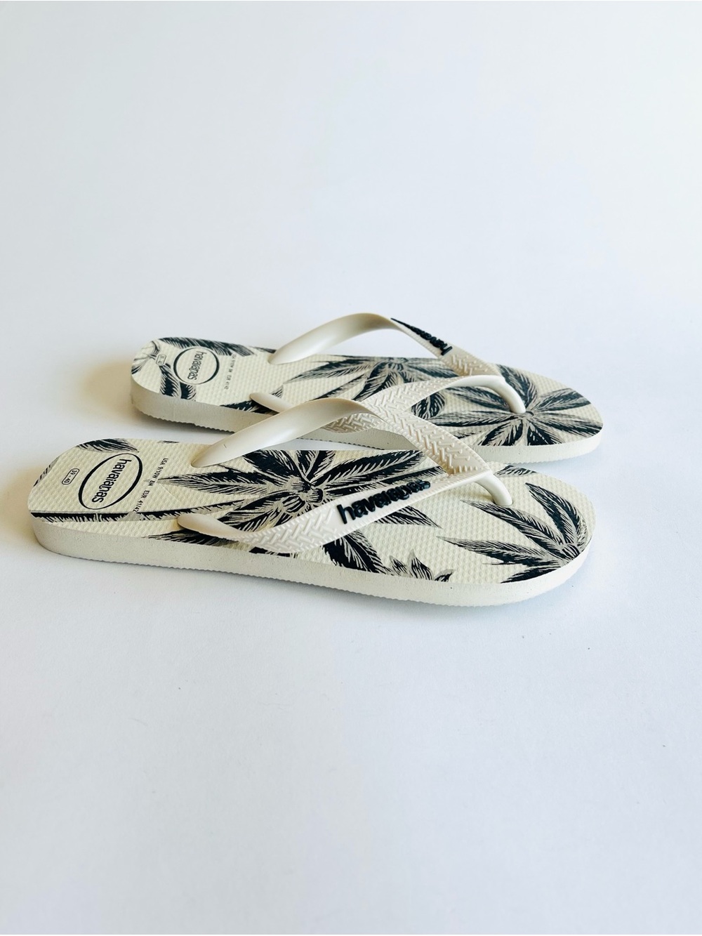 Havaianas Ivory Black Gray Rubber Flip Flops Sandals size 9
